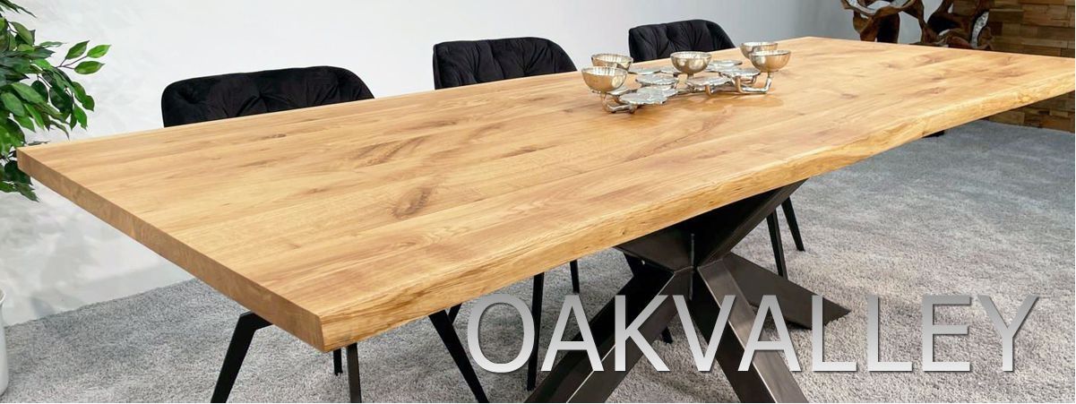 Klostertisch aus recyceltem Altholz